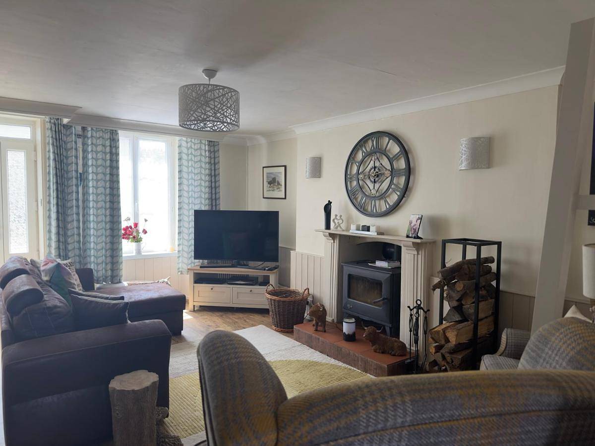 Basic Triple Room with Shared Bathroom in Mantilly, Parc naturel régional Normandie-Maine