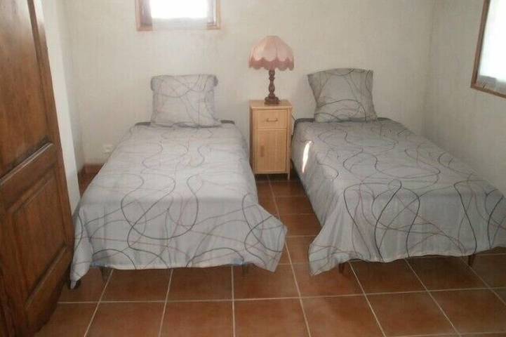 Location de vacances pour 8 personnes, avec jardin et terrasse à Le Garn - 4