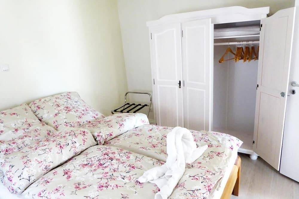 Ganze Wohnung, Komplett ausgestattete Ferienwohnung mit Dachterrasse in Bad Camberg, Taunus