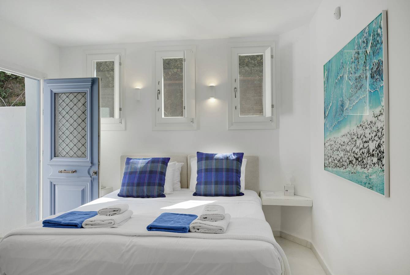 Villa "Blueros - Main" with Sea View, Shared Pool & Wi-Fi in Poseidonia, Syros
