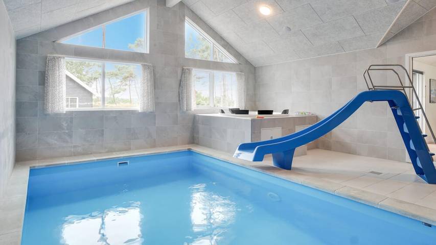 Ferienhaus für 18 Personen, mit Terrasse und Garten sowie Sauna