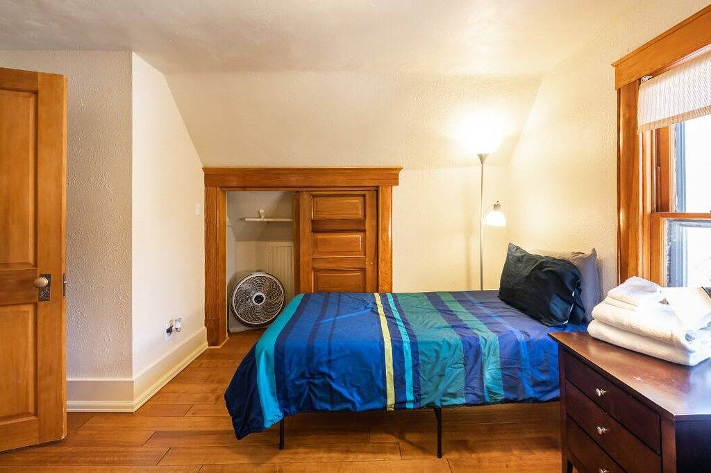 Genießen Sie die Innenstadt von Colorado Springs Restaurants, Brauereien, Museen, Kunstgalerien in Colorado Springs, El Paso County (CO)