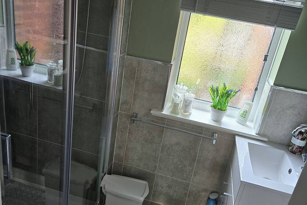 Fully Furnished annexe with a comfy living room, double bedroom and en-suite  in Suffolk