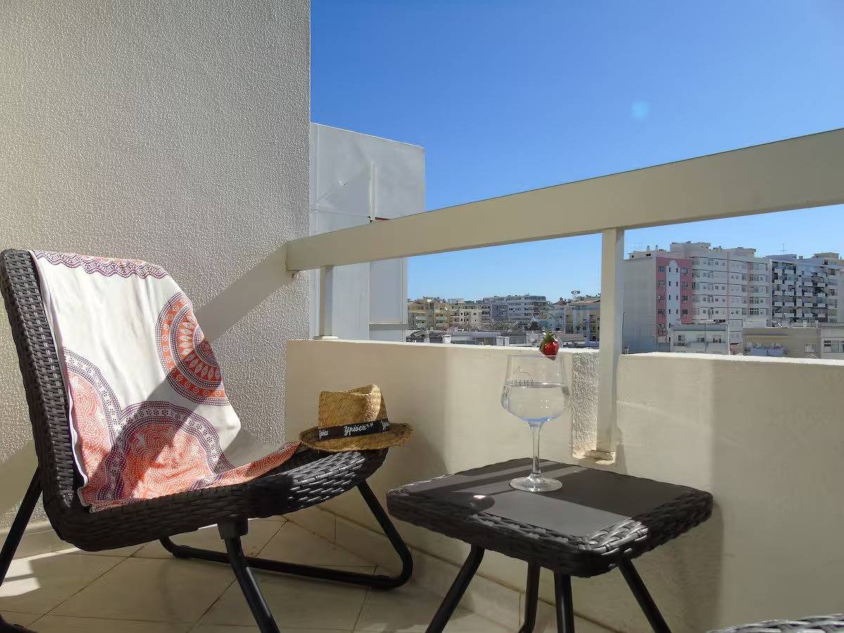 Apartamento vacacional entero, 2 bed - Sleeps 4 - Balcony - City Centre in Sé (Faro), Faro (Portugal)