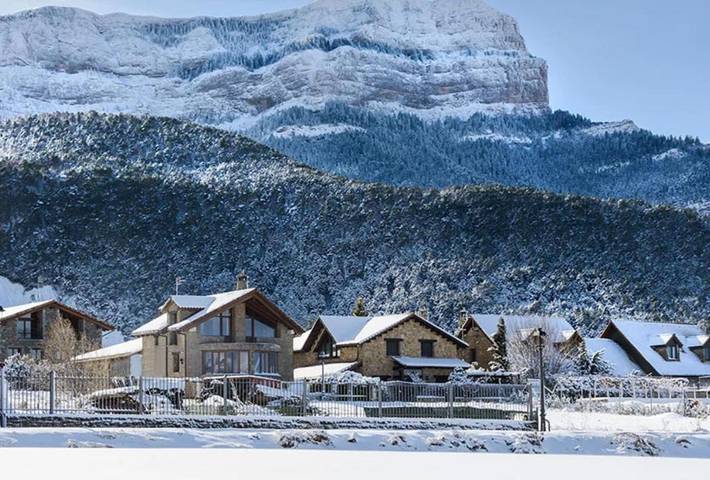 Hôtel pour 4 personnes, avec sauna et terrasse ainsi que jacuzzi et jardin
