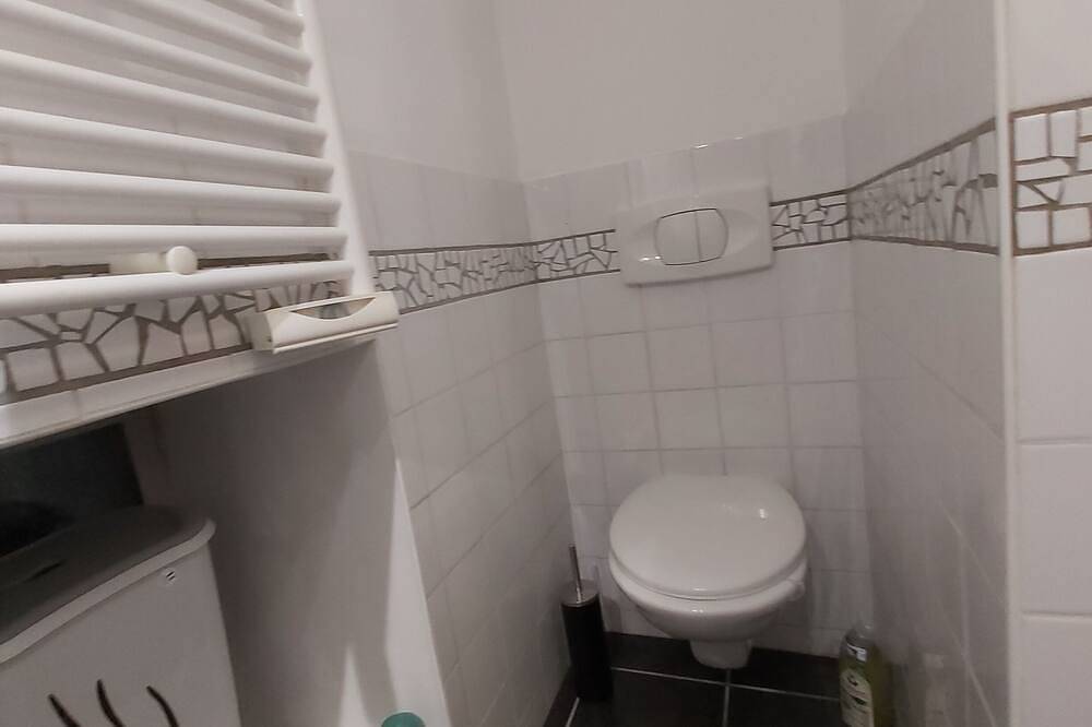 Entire apartment, Le Petit Saint-Georges 2*: renovated, fully-equipped studio at the foot of the collegiate church in Villefranche-de-Rouergue, Massif Central