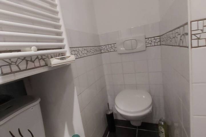 Entire apartment, Le Petit Saint-Georges 2*: renovated, fully-equipped studio at the foot of the collegiate church in Villefranche-de-Rouergue, Aveyron