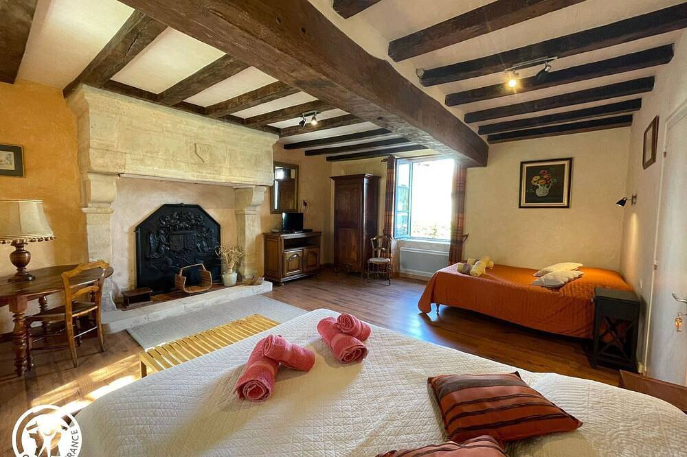 Gîte en cité médiévale de Vouvant avec parking privatif, 4 chambres in Vouvant, Fontenay-le-Comte
