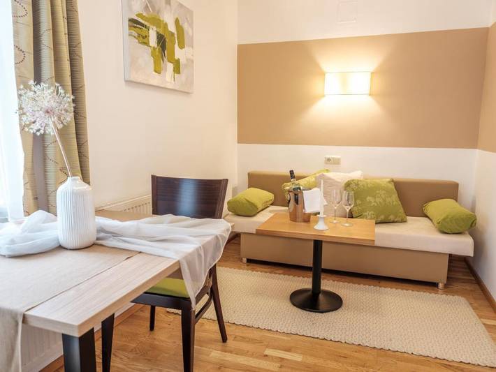 Ferienwohnung für 3 Personen, mit Balkon und Terrasse sowie Garten und Ausblick