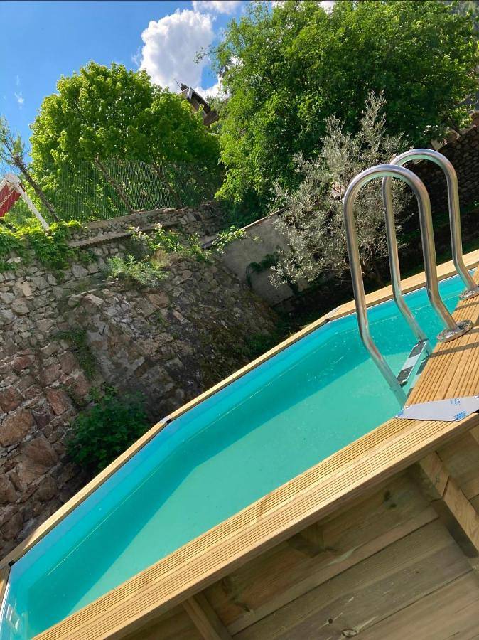 Location de vacances pour 9 personnes, avec piscine et jardin à Lamastre