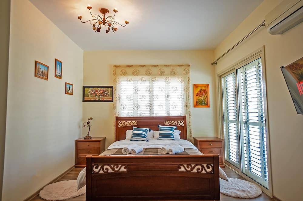 Seaside 3 Bedroom Villa - Private Pool in Πύλα, Larnaca Bezirk