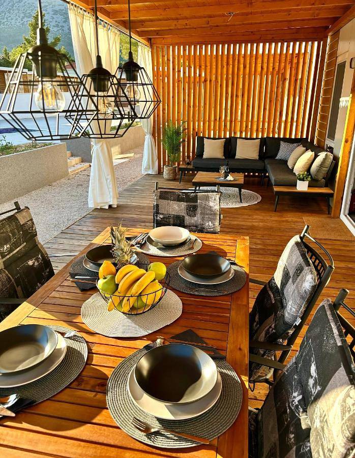 Camping für 5 Personen, mit Garten und Ausblick sowie Pool in Dalmatien