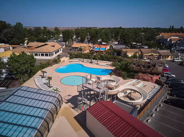 Camping pour 6 personnes, avec piscine et terrasse, animaux acceptés