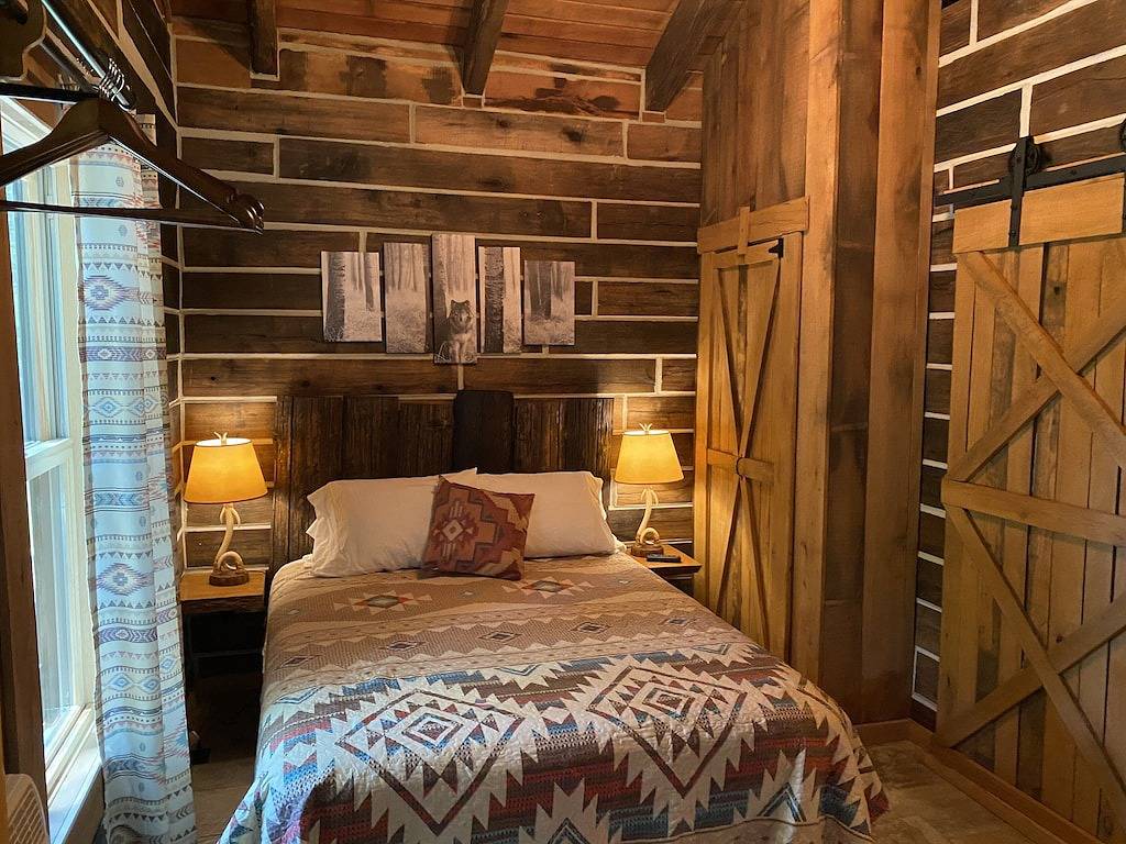Contemporary Glamping with Native American Appeal! in Union County (IL)