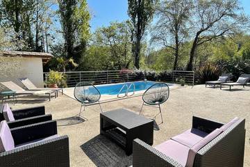 Gîte pour 6 personnes, avec jardin et terrasse à Grézillac