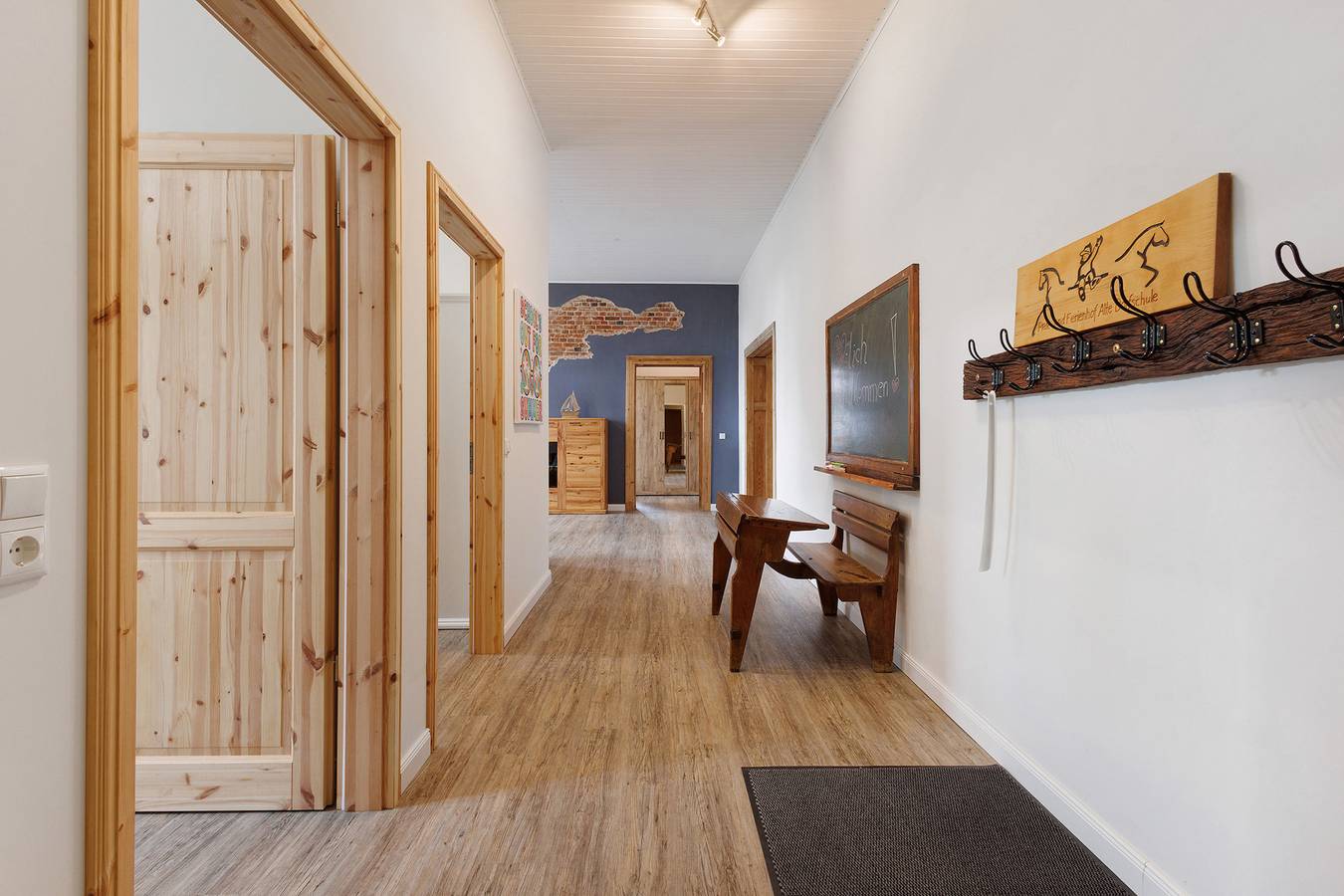 Ganze Wohnung, Ferienwohnung 'Reit- Und Ferienhof Alte Dorfschule' mit Terrasse und Wi-Fi in Holstenniendorf, Kreis Steinburg