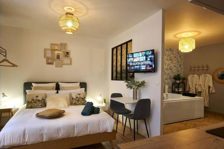 Appart’hôtel pour 2 personnes, avec Jacuzzi et Terrasse