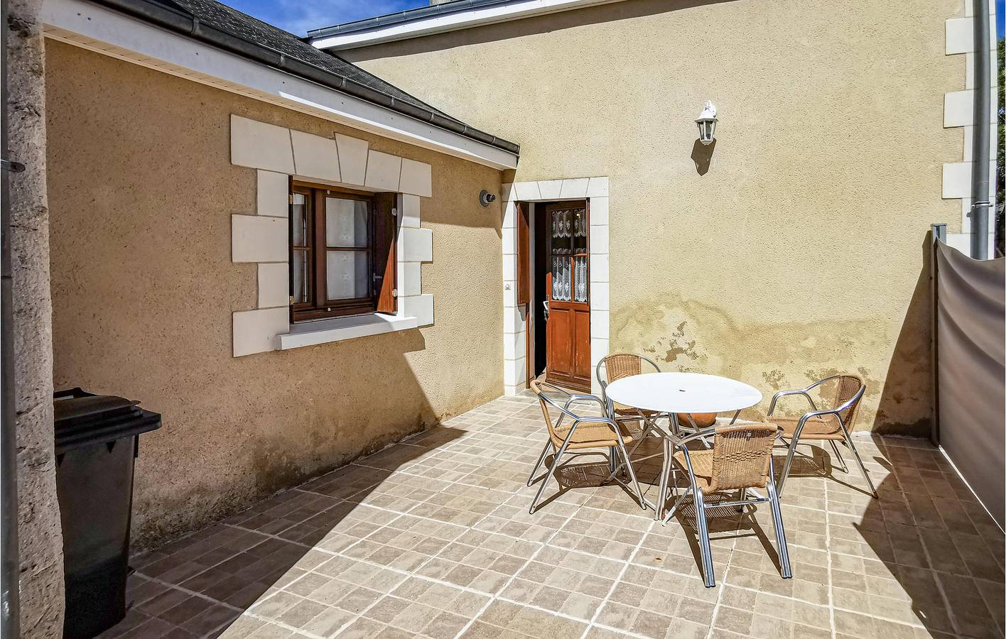 Insulated 1BR Apt w/ Parking, Garden & WiFi, 200m to Château-la-Vallière in Château-la-Vallière, Tours region