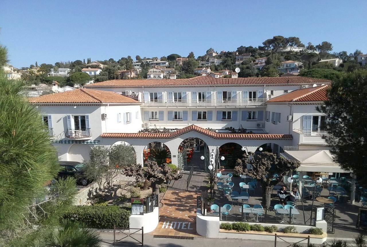 Logis Hôtel le Provencal Rest les Mûriers in Roquebrune-sur-Argens, Côte méditerranéenne (France)