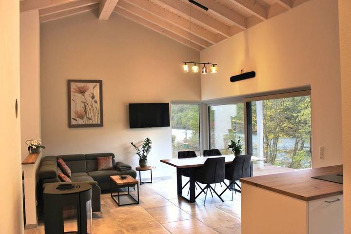 Ferienhaus für 4 Personen, mit Terrasse und Sauna sowie Ausblick und Seeblick in der Eifel - 2