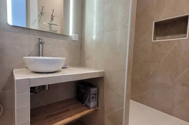 Gîte pour 2 personnes, avec jardin ainsi que terrasse et piscine à Solérieux - 4