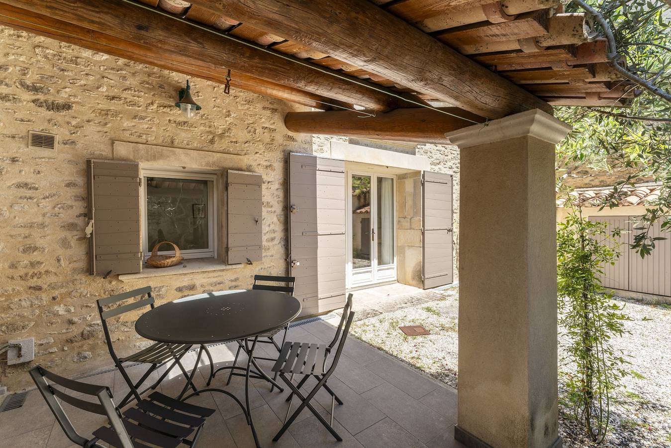 'Le Mazet en Provence de Cabrières-d'Avignon Gordes Luberon' avec terrasse, jardin privés et Wi-Fi in Cabrières-d'Avignon, Parc naturel régional du Luberon