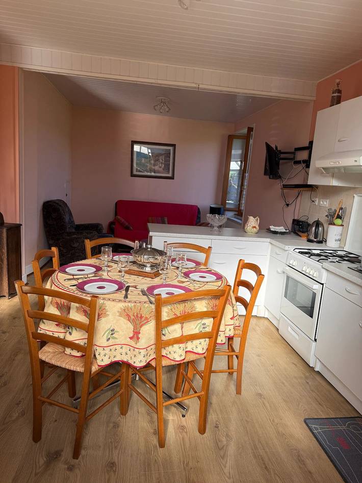 Maison de vacances avec 3 chambres à Sauviat et terrasse in Sauviat, Parc Naturel Régional Livradois-Forez