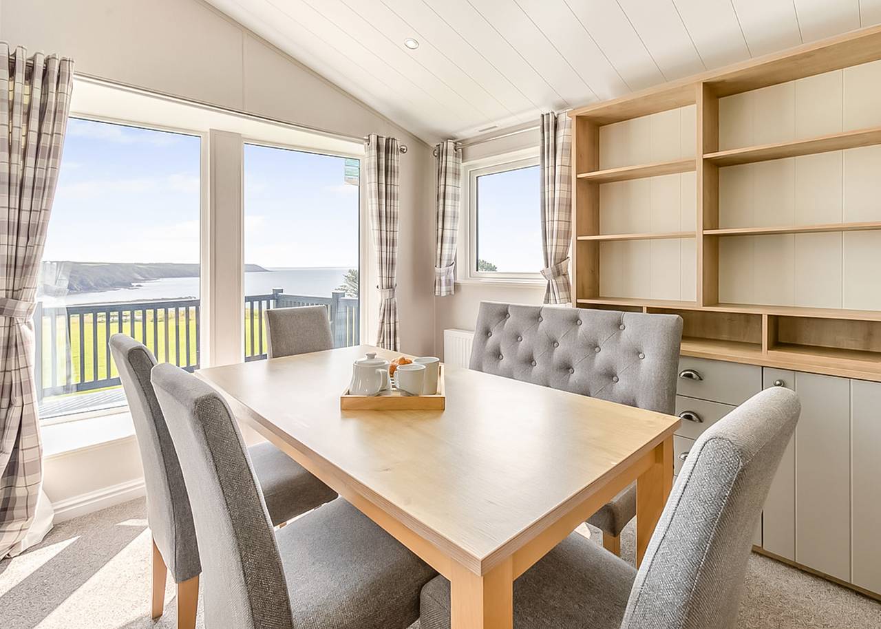 Deluxe 3, Slps 6, parking, ensuite, decking in Porthcawl, Bridgend region