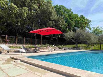Gîte pour 10 personnes, avec vue ainsi que jardin et piscine à Saint-Michel-d'Euzet