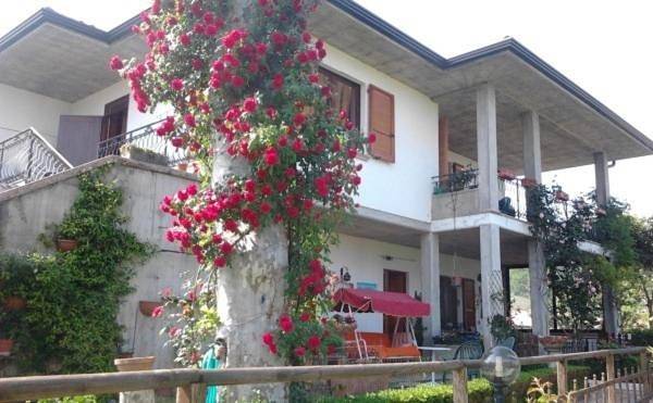 Appartamento per 4 persone, con giardino e panorama, con animali domestici in Puegnago del Garda