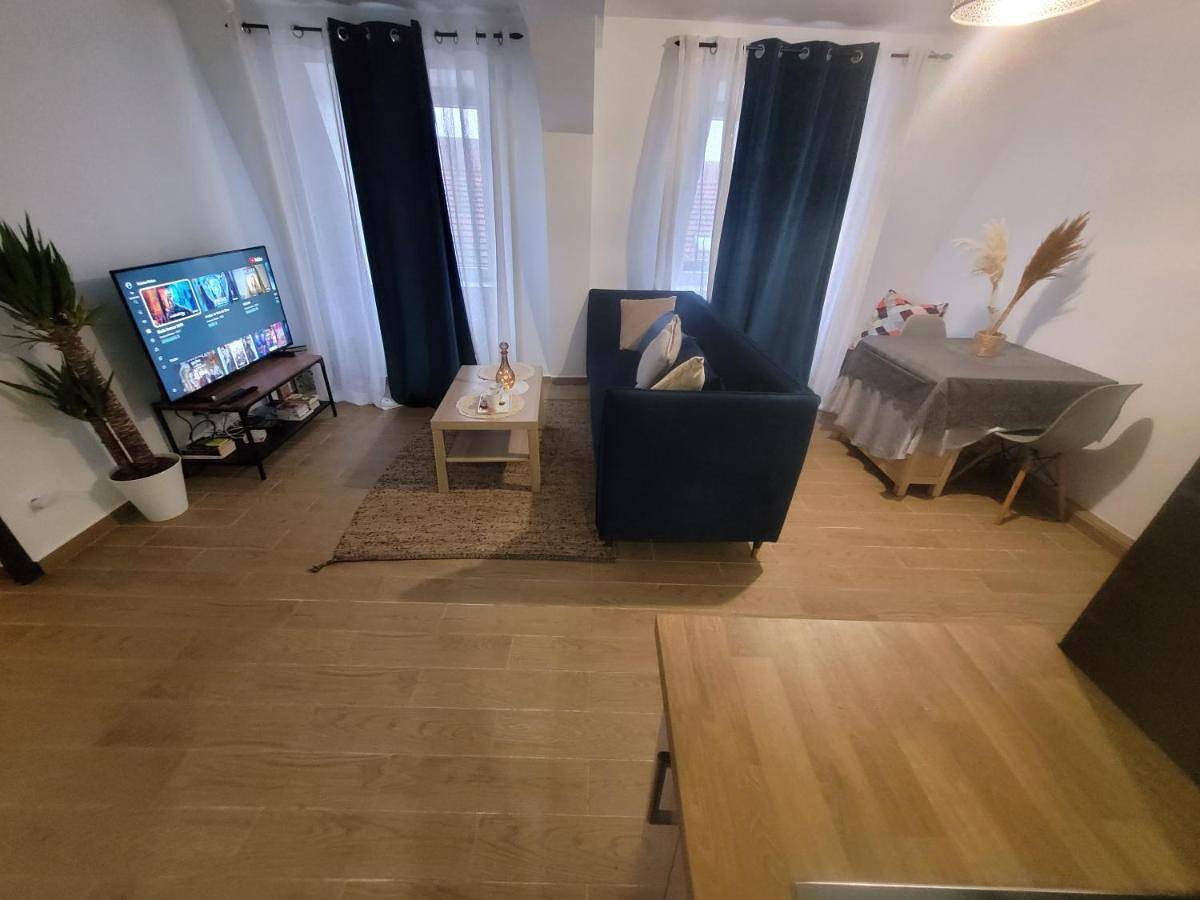 Appartement entier, Coquet appartement à 15mn de Paris et 10 mn de Stade de France, wifi, Netflix, in Groslay, Val-d'Oise