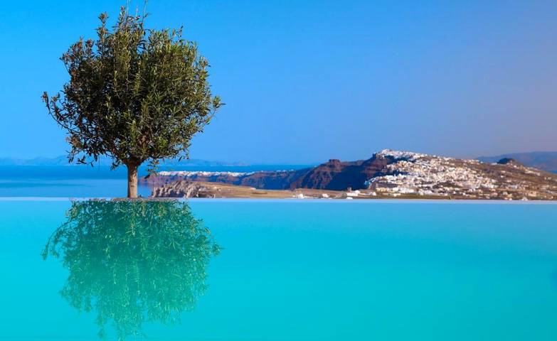 Apartahotel para 2 personas, con piscina además de jardín y vistas, Se admiten mascotas en Santorini