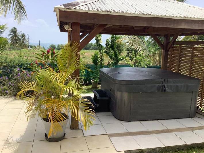 Appartement de vacances pour 2 personnes, avec jacuzzi ainsi que piscine et terrasse