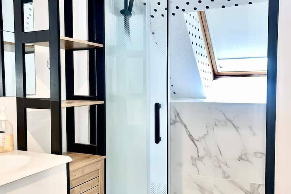Appartement entier, Aéroport Orly , parking gratuit , duplex indépendant dans maison in Villeneuve-le-Roi, Val-de-Marne