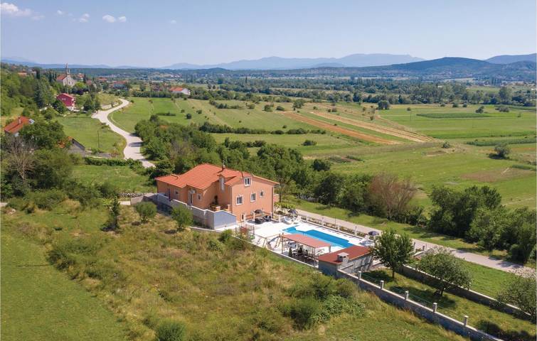Modernes Apartment mit 2 Schlafzimmern und beheiztem Pool in der Nähe des Flusses Cetina in Bajagić, Dalmatinisches Zagora