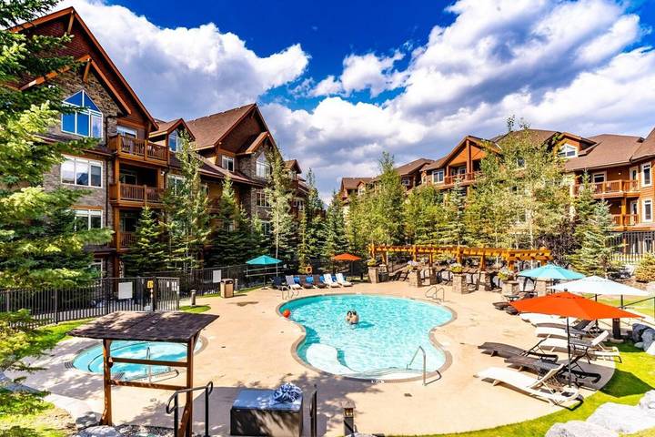 Vakantiehuis voor 4 personen, with zwembad and whirlpool as well as terras in Banff Nationaal Park