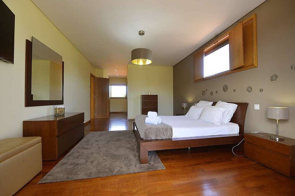 Tasteful Braga Villa | 4 Bedrooms | Villa Helena | Private Pool & Close to. in Esposende, Parque Natural do Litoral Norte