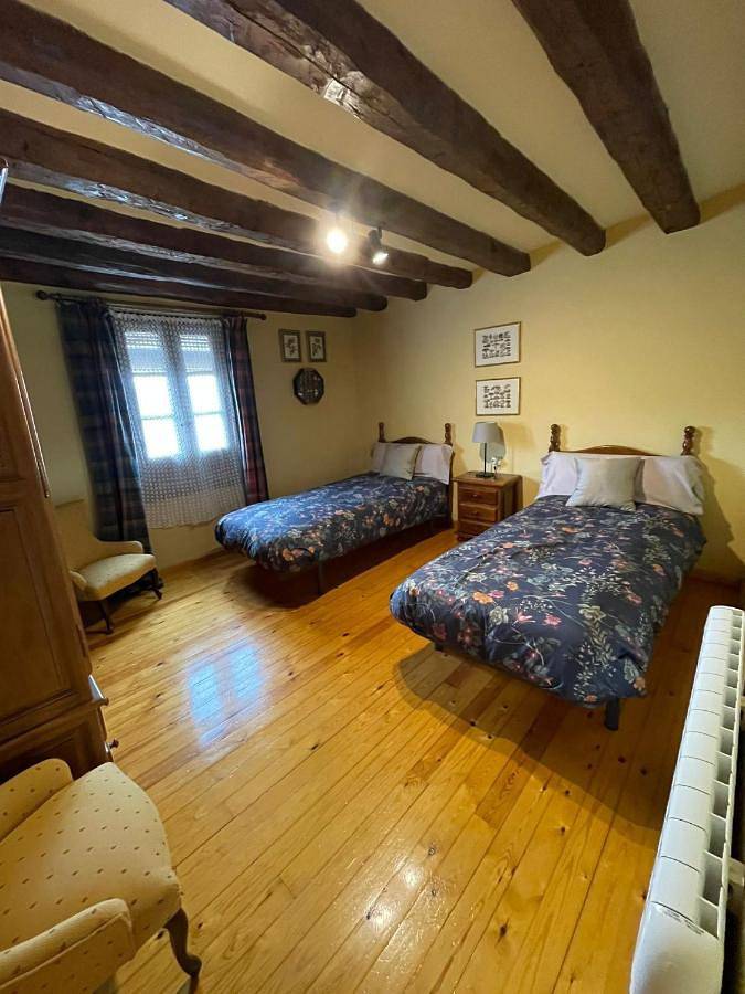 Gîte pour 4 personnes, avec vue et balcon à Aguero