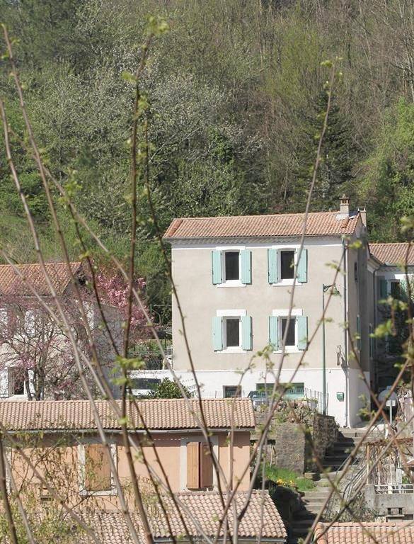 Gîte pour 4 personnes, avec vue et jardin à La Vernarède - 2