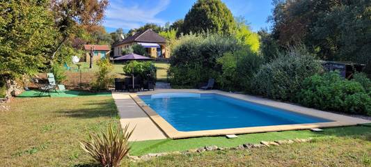 Gîte pour 3 personnes, avec piscine ainsi que jardin et terrasse en Dordogne