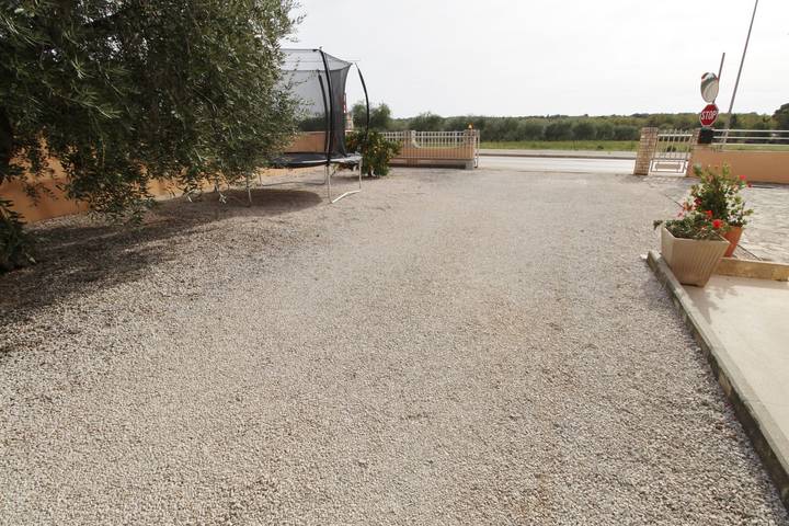 Ferienwohnung für 4 Personen, mit Terrasse und Garten in Savudrija