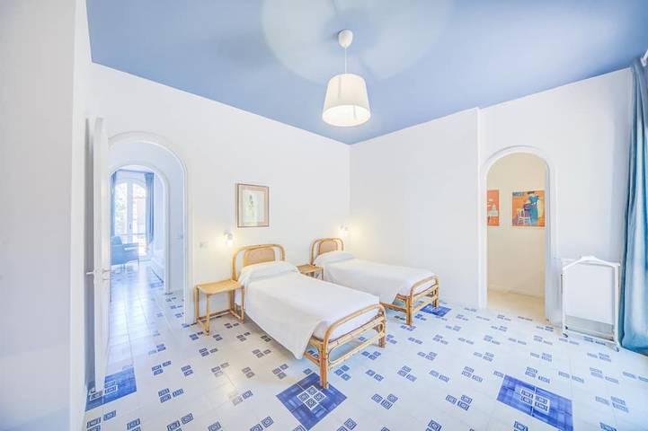 Location de vacances pour 14 personnes, avec terrasse, animaux acceptés à Agnone Bagni - 4