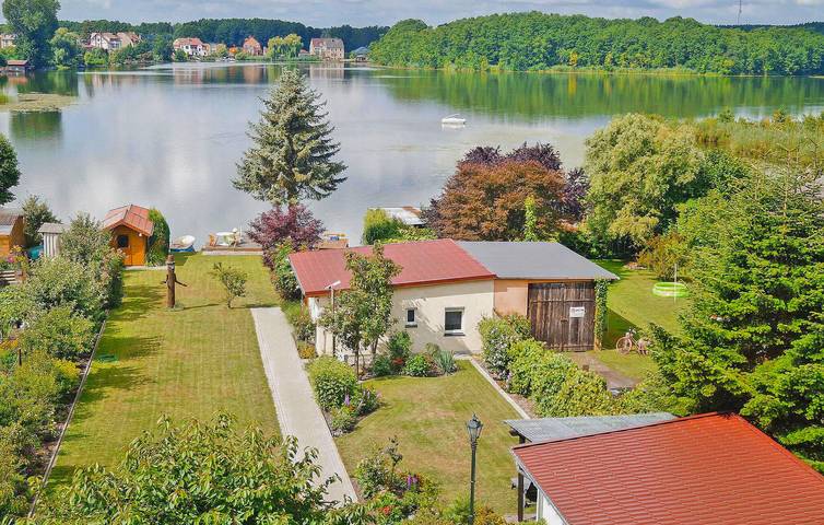 Ferienhaus für 3 Personen, mit Terrasse und Sauna in Lychen