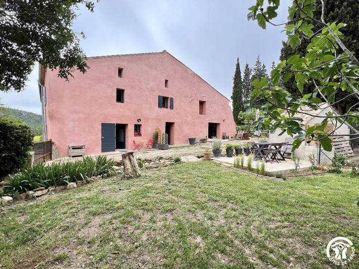 Gîte pour 4 personnes, avec jardin à Thézan-des-Corbières