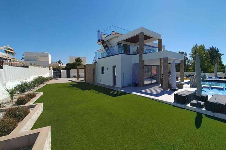 Vacation rental for 8 people, with balcony and yard in Carvoeiro