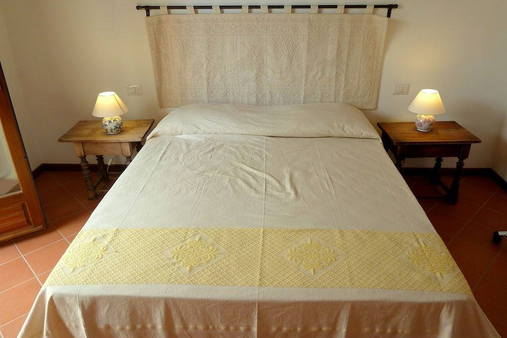 Charming house with beautiful garden, close to the beach. Free Wifi! in Riola Sardo, Stagno di Càbras