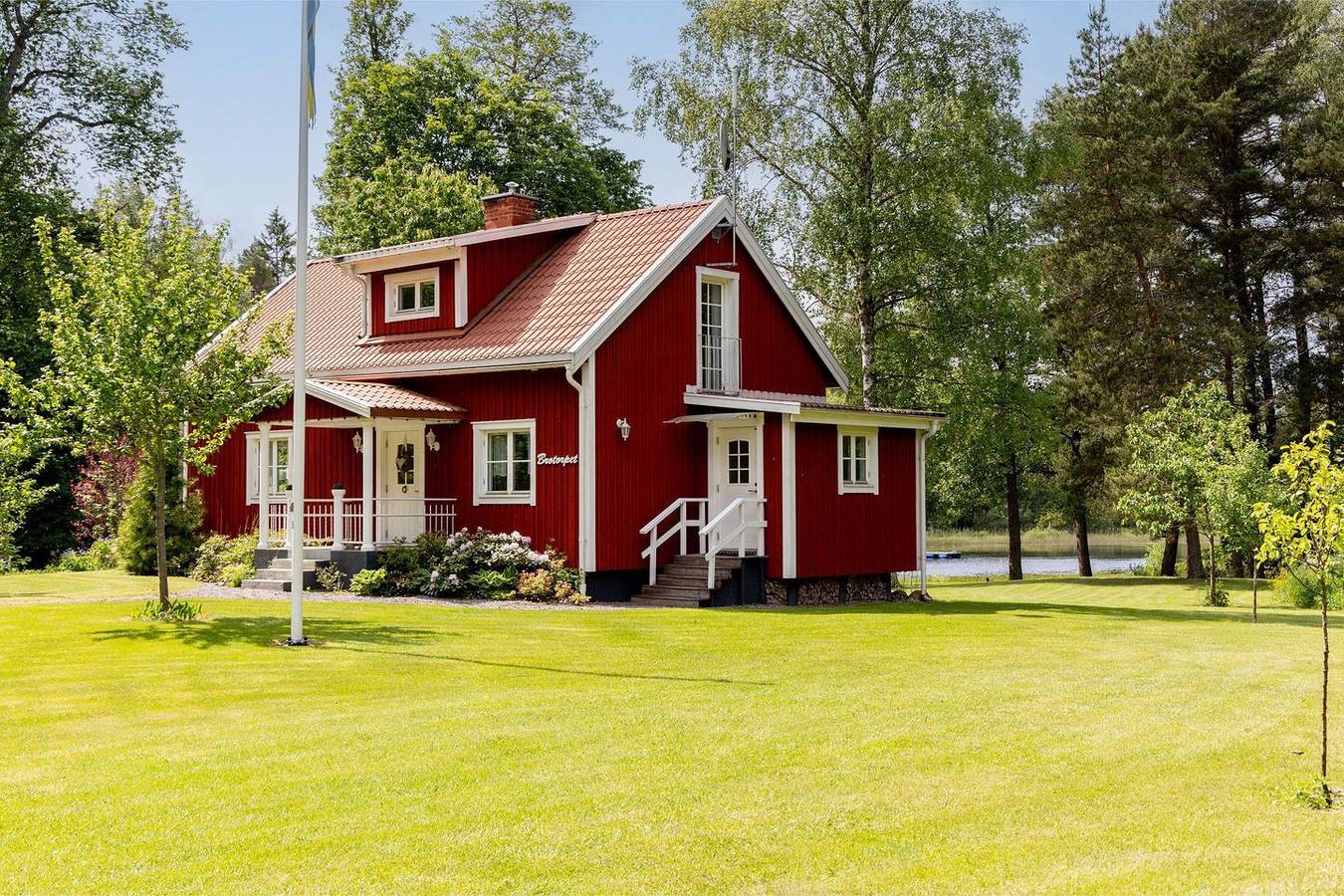 Hus för 8 Personer, med bubbelpool och trädgård