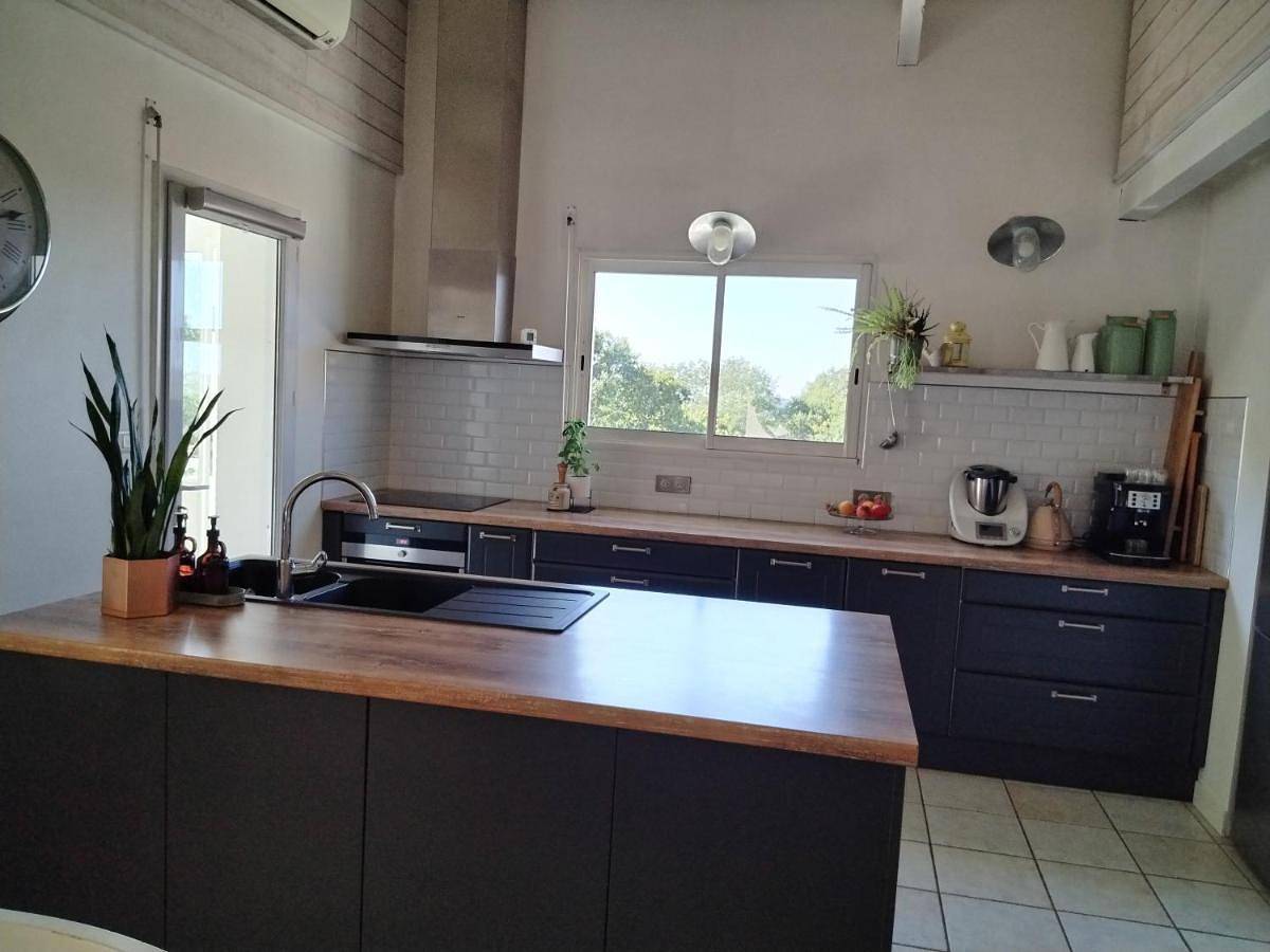 Three-Bedroom House in Mouguerre, Région de Bayonne