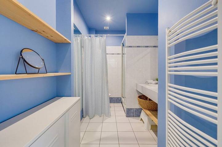 Appartement entier, Bel apt climatisé 2 chambres avec patio in Bègles, Région de Bordeaux