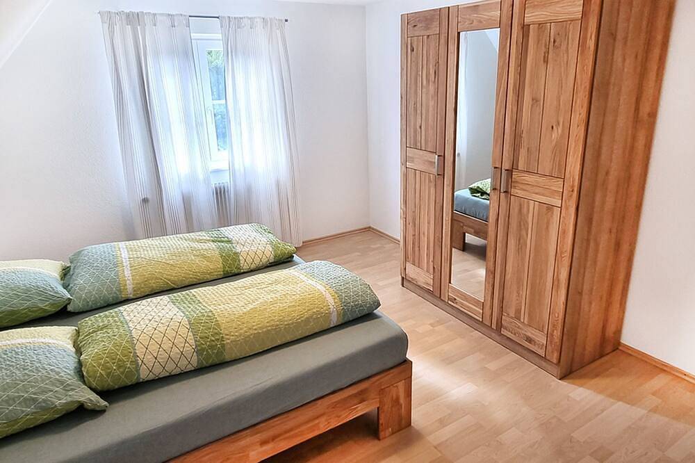Ganze Wohnung, Ferienwohnung Heidi mit 120qm, 3 Schlafzimmer, max. 7 Personen in Hilzingen, Hegau